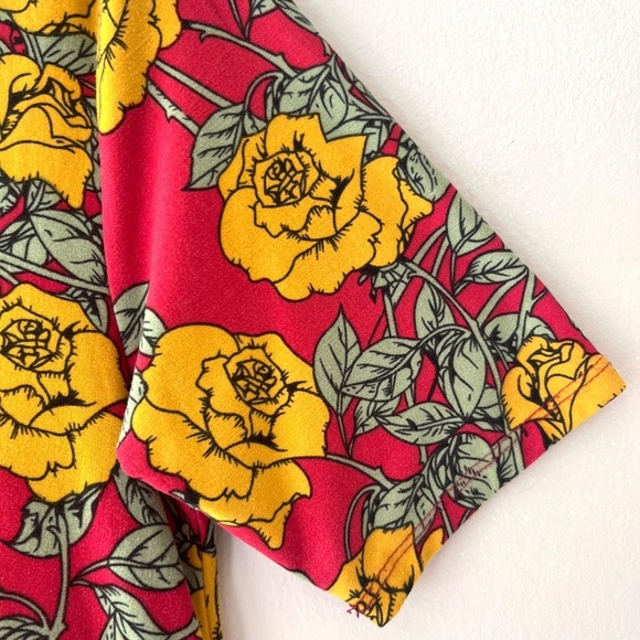 LuLaRoe Sz XS Oversized Classic Long Shirt Red Floral Stretch Top Scoop Neck - Picture 4 of 5